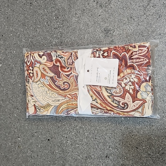 Pottery Barn Jacqueline Napkins Set of 4 NWT - Picture 1 of 2